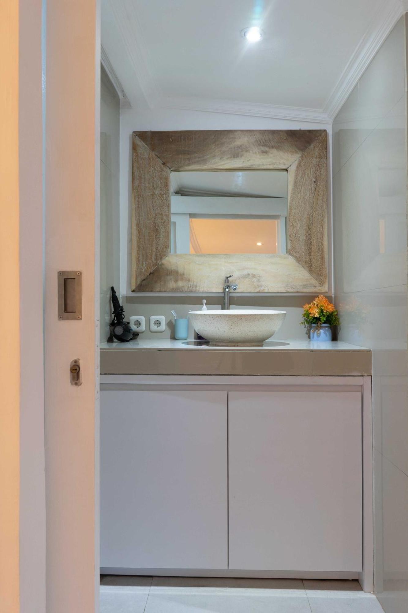 Renovated Mara Villa Double Six Beach スミニャック エクステリア 写真